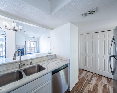 11011 N 92nd Street - Photo Thumbnail 7