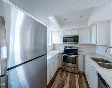 11011 N 92nd Street - Photo Thumbnail 4