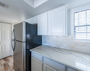 11011 N 92nd Street - Photo Thumbnail 6