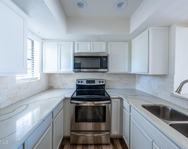 11011 N 92nd Street - Photo Thumbnail 5