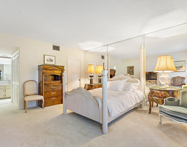 11863 Wimbledon Circle - Photo Thumbnail 6