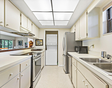 11863 Wimbledon Circle - Photo Thumbnail 10