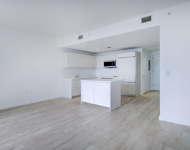 45 Sw 9th Street - Photo Thumbnail 12