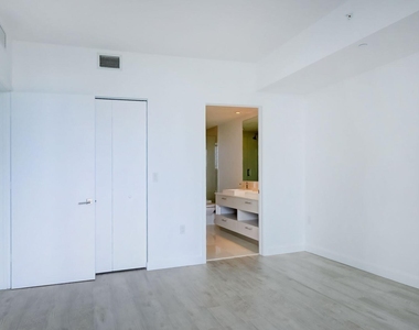 45 Sw 9th Street - Photo Thumbnail 14