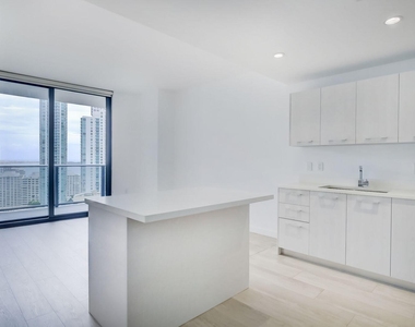 45 Sw 9th Street - Photo Thumbnail 5