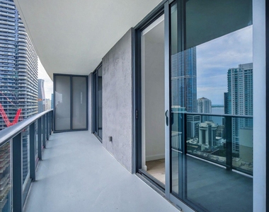 45 Sw 9th Street - Photo Thumbnail 18