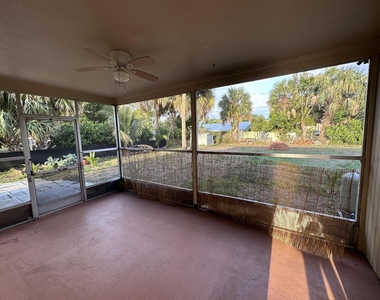 8502 Sunset Drive - Photo Thumbnail 6