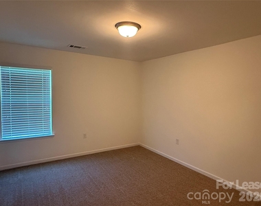 1933 Stoney Point Circle - Photo Thumbnail 13
