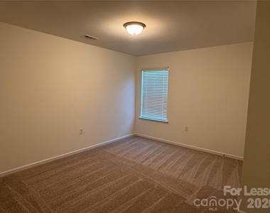 1933 Stoney Point Circle - Photo Thumbnail 15