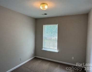 2152 Whispering Way - Photo Thumbnail 9