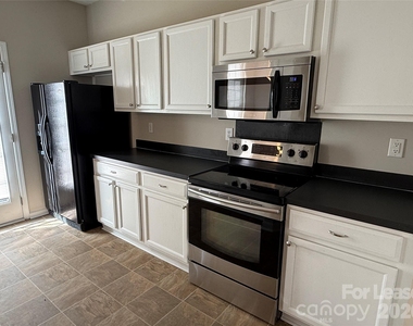 2152 Whispering Way - Photo Thumbnail 3