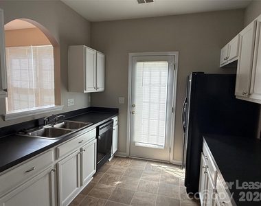 2152 Whispering Way - Photo Thumbnail 4
