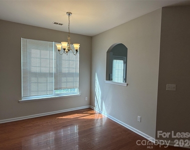 2152 Whispering Way - Photo Thumbnail 2