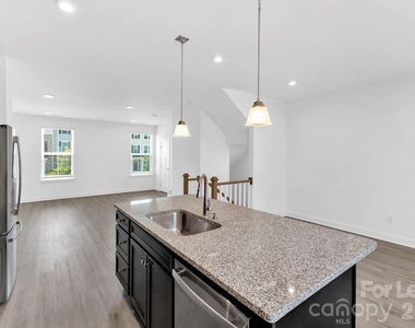 1713 Aspire Street - Photo Thumbnail 2