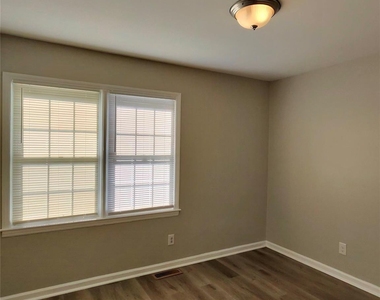 6817 Deanwood Place - Photo Thumbnail 4