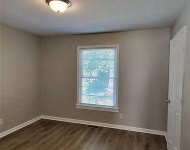 6817 Deanwood Place - Photo Thumbnail 5