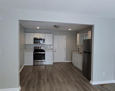 6817 Deanwood Place - Photo Thumbnail 2