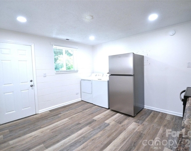 110 N Peterson Street - Photo Thumbnail 9