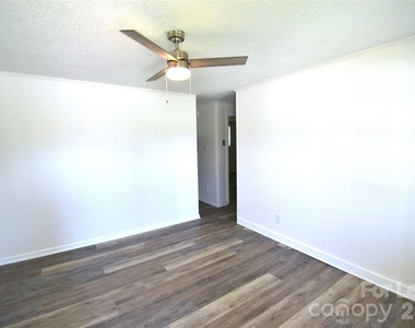 110 N Peterson Street - Photo Thumbnail 4
