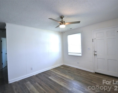 110 N Peterson Street - Photo Thumbnail 6
