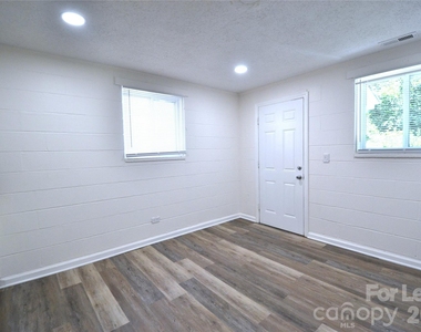 110 N Peterson Street - Photo Thumbnail 11
