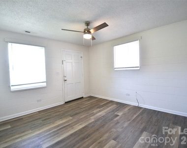 110 N Peterson Street - Photo Thumbnail 7
