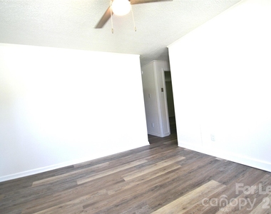 110 N Peterson Street - Photo Thumbnail 3