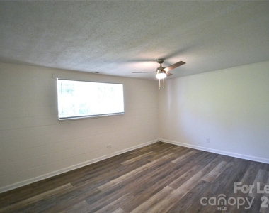 110 N Peterson Street - Photo Thumbnail 13
