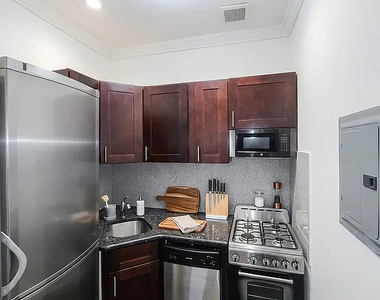 338 East 55th Street - Photo Thumbnail 1