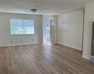 340 N Dalton Ave - Photo Thumbnail 2