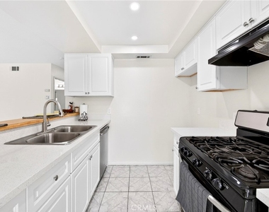 2324 Lillyvale Avenue - Photo Thumbnail 3