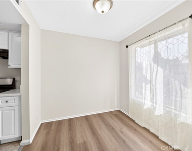 2324 Lillyvale Avenue - Photo Thumbnail 2