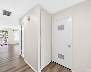 2324 Lillyvale Avenue - Photo Thumbnail 9