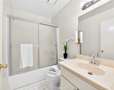 2324 Lillyvale Avenue - Photo Thumbnail 4