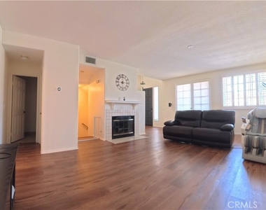 415 E Bougainvillea - Photo Thumbnail 8