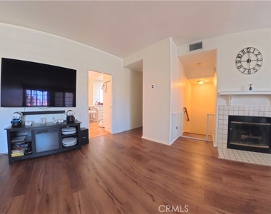 415 E Bougainvillea - Photo Thumbnail 6
