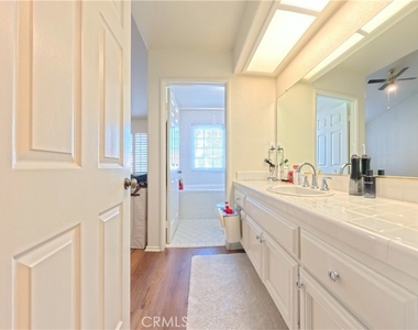 415 E Bougainvillea - Photo Thumbnail 21