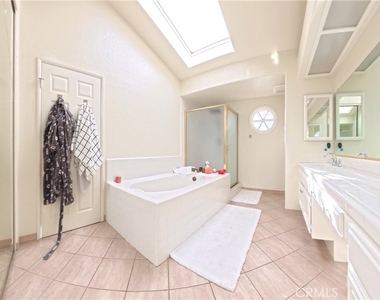 415 E Bougainvillea - Photo Thumbnail 27