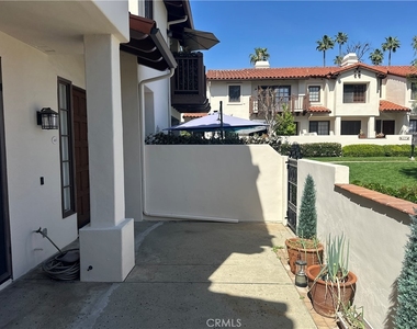 415 E Bougainvillea - Photo Thumbnail 4