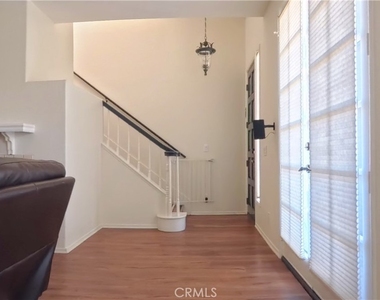 415 E Bougainvillea - Photo Thumbnail 5