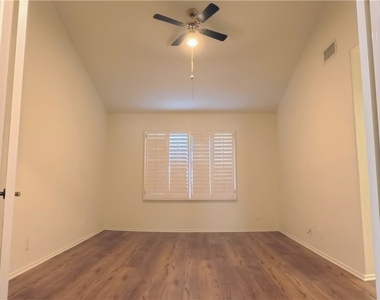415 E Bougainvillea - Photo Thumbnail 14