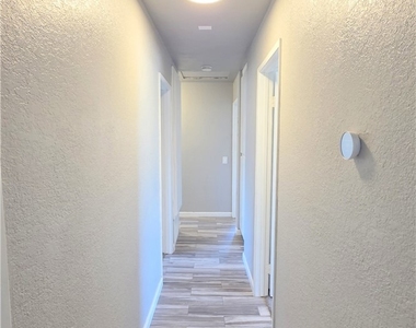 1546 Clock Avenue - Photo Thumbnail 16