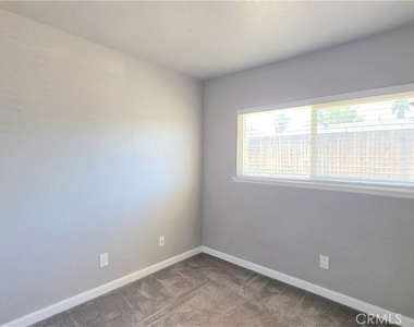 1546 Clock Avenue - Photo Thumbnail 13