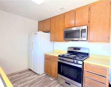 1546 Clock Avenue - Photo Thumbnail 7
