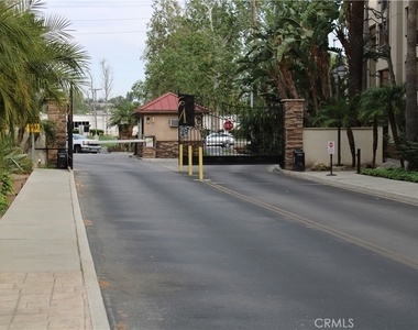 21520 Burbank - Photo Thumbnail 13