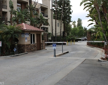 21520 Burbank - Photo Thumbnail 12