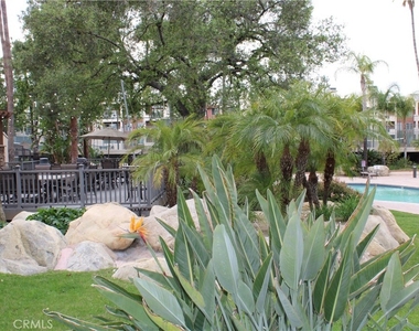 21520 Burbank - Photo Thumbnail 6