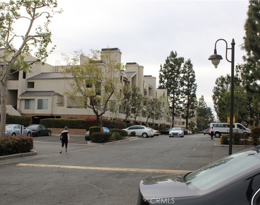 21520 Burbank - Photo Thumbnail 4