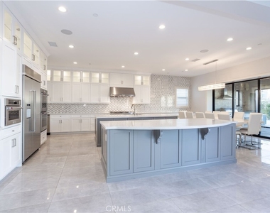 11710 Manchester Way - Photo Thumbnail 9