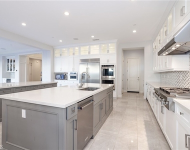 11710 Manchester Way - Photo Thumbnail 11